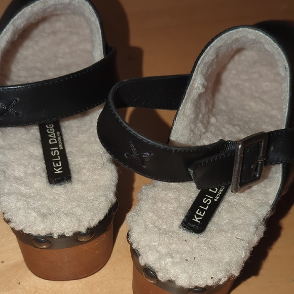 Stylish Black Leather Mules with Wooden Heel - Picture 7 of 7